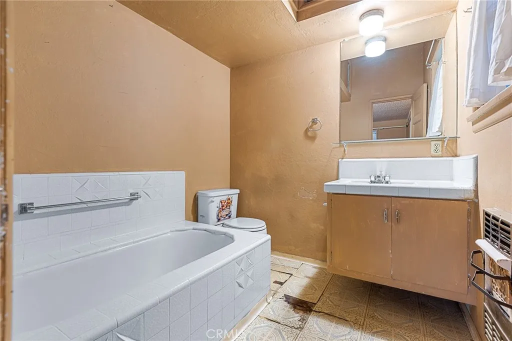 3914 Mckenzie, Riverside, California 92503 home-pic-5