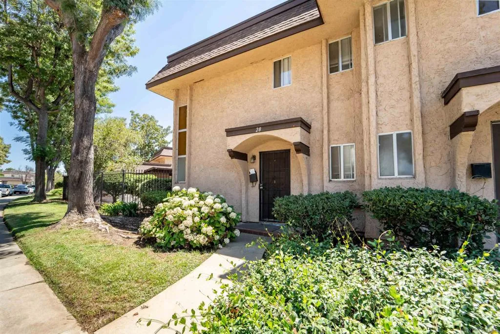 2121 E E Grand Ave 28g, Escondido, California 92027 home-pic-1