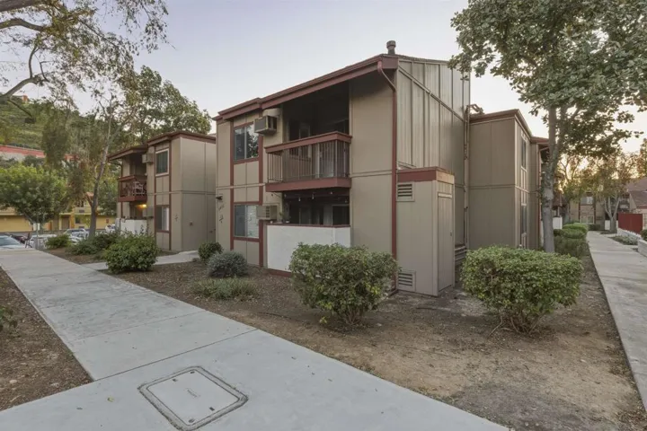 5432 Adobe Falls Rd 12, San Diego, California 92120