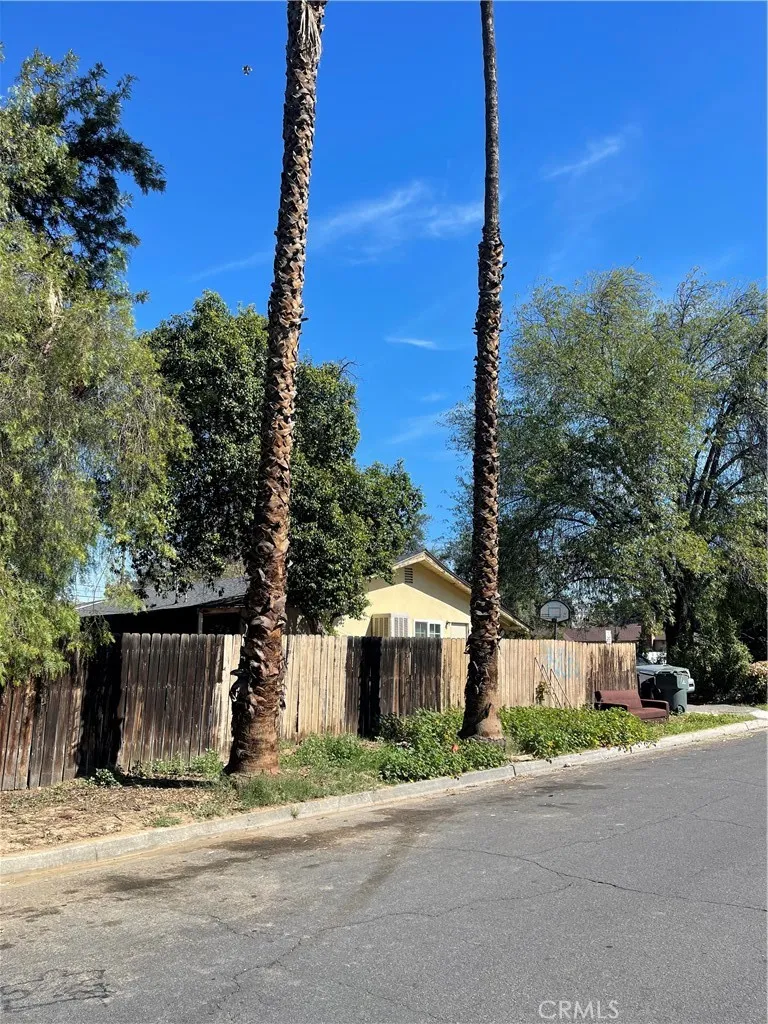 4060 Harrison Street, Riverside, California 92503 home-pic-17
