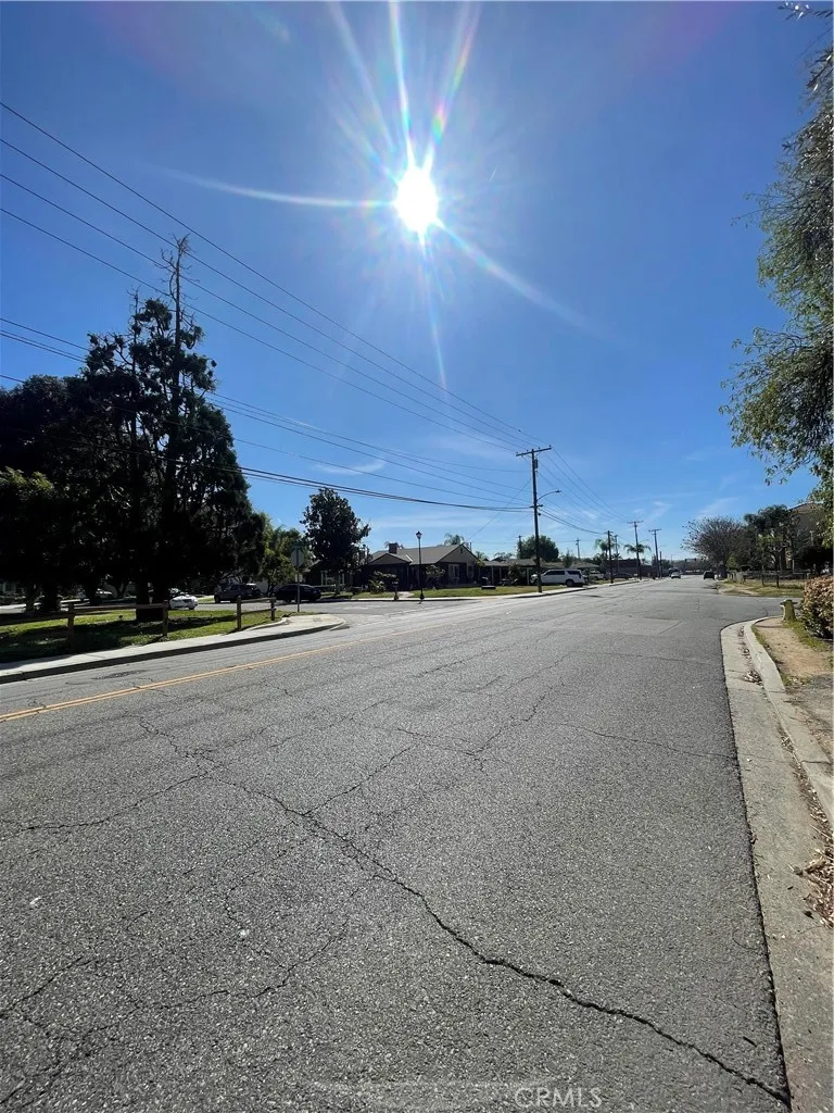 4060 Harrison Street, Riverside, California 92503 home-pic-11