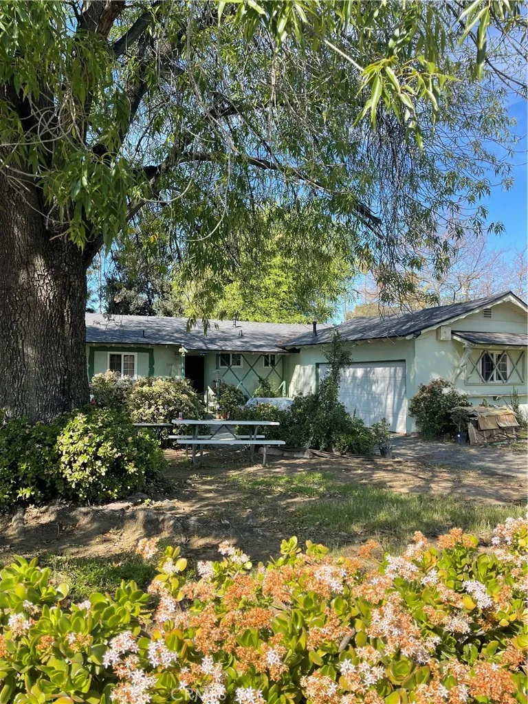 4060 Harrison Street, Riverside, California 92503 home-pic-2