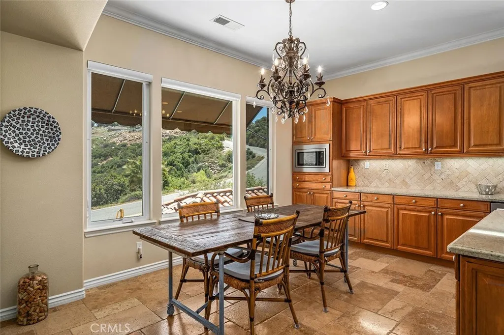36505 Calle De Lobo, Murrieta, California 92562 home-pic-18