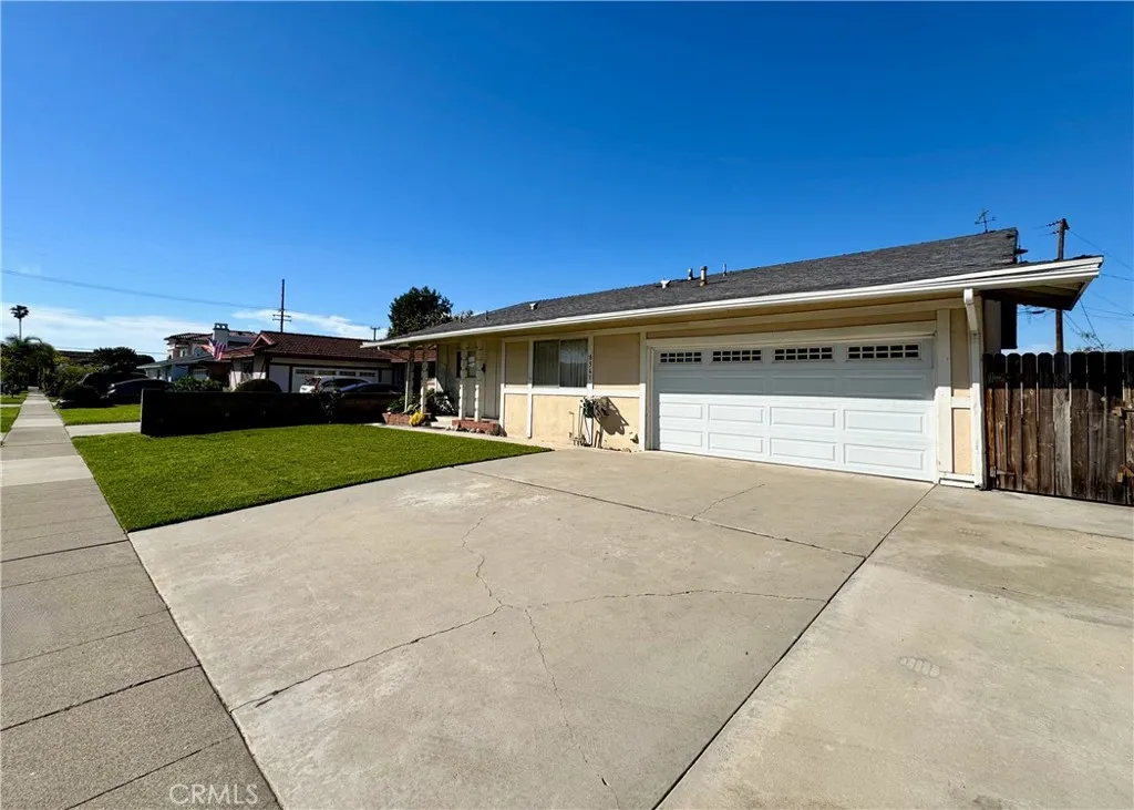 8561 Glasgow Circle, Huntington Beach, California 92647 home-pic-1