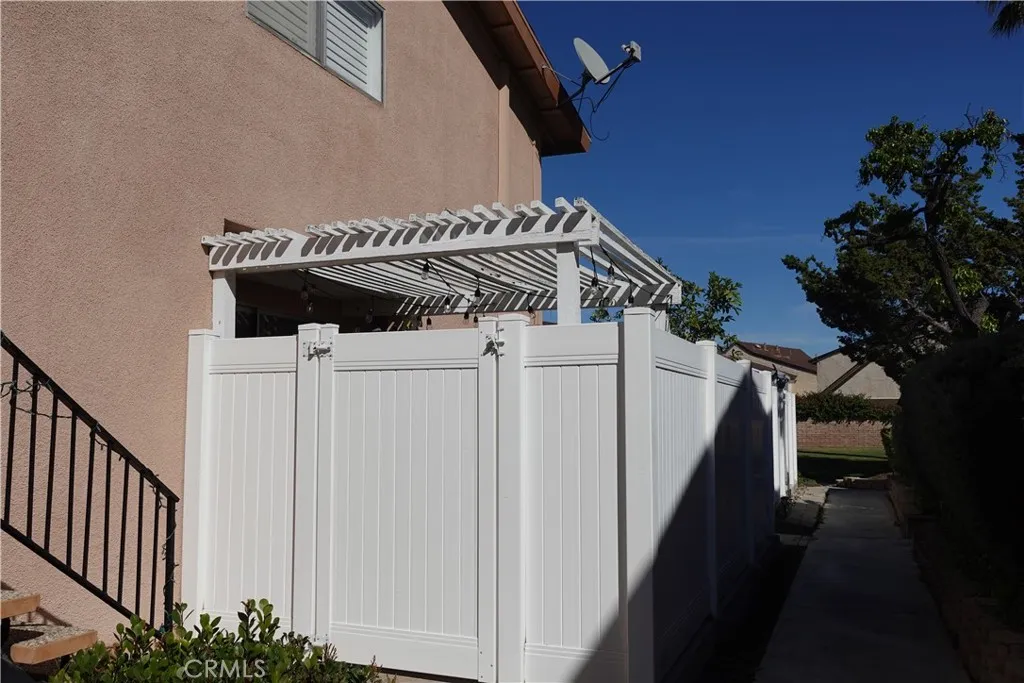 1307 Via Santiago B, Corona, California 92882 home-pic-10