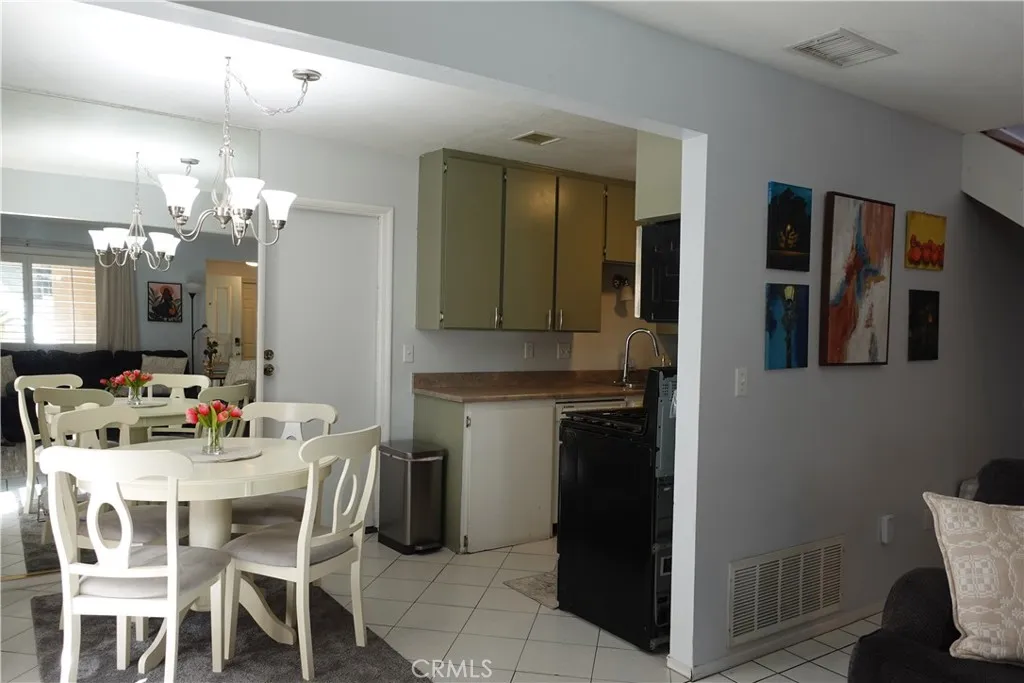 1307 Via Santiago B, Corona, California 92882 home-pic-4