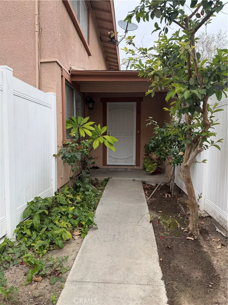 1307 Via Santiago B, Corona, California 92882 home-pic-9