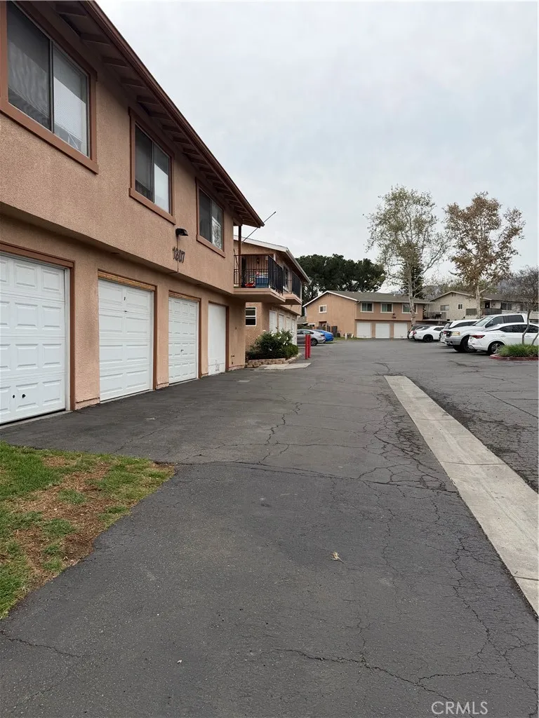 1307 Via Santiago B, Corona, California 92882 home-pic-11