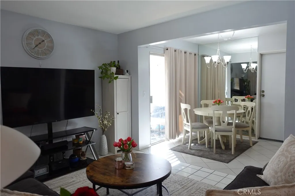 1307 Via Santiago B, Corona, California 92882 home-pic-1