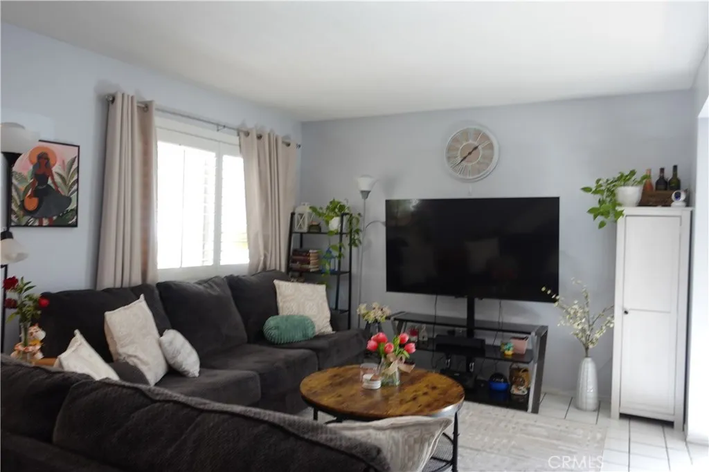 1307 Via Santiago B, Corona, California 92882 home-pic-3