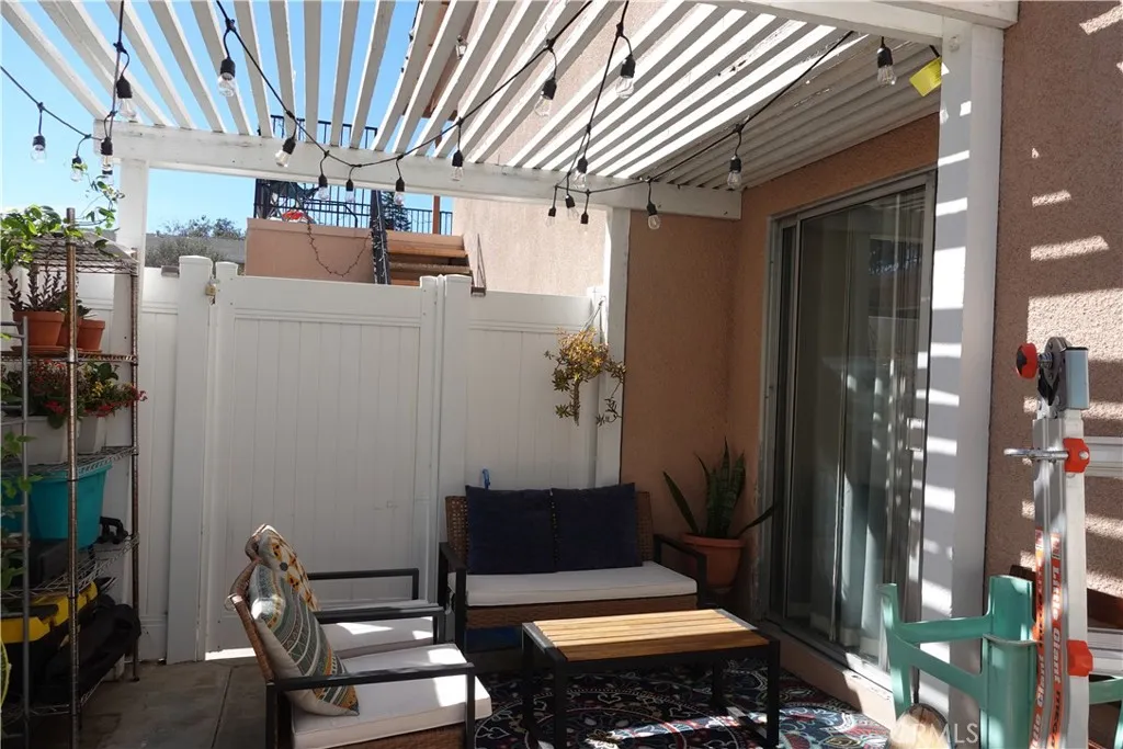 1307 Via Santiago B, Corona, California 92882 home-pic-8