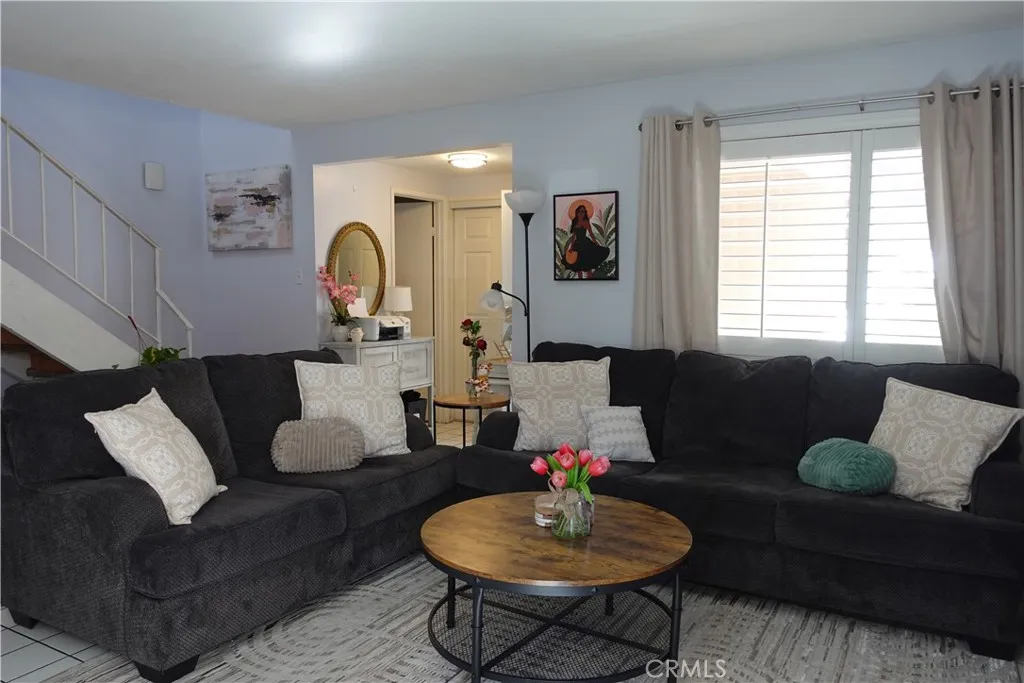 1307 Via Santiago B, Corona, California 92882 home-pic-2