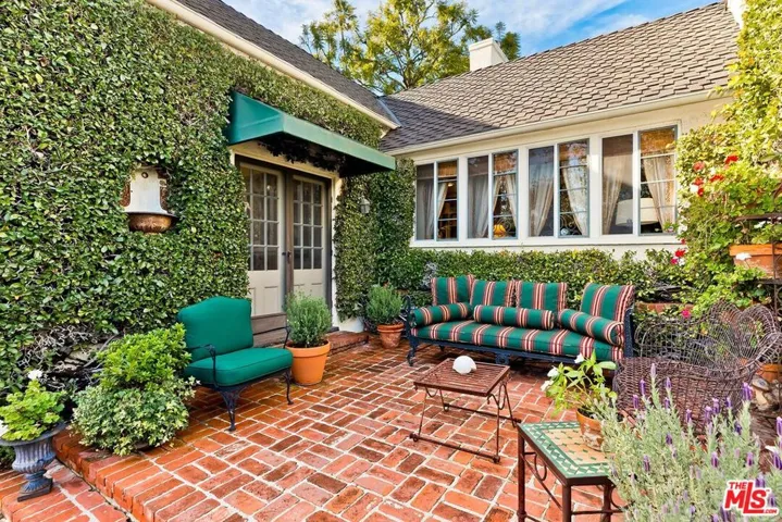 Private Patio off of Den/Libra