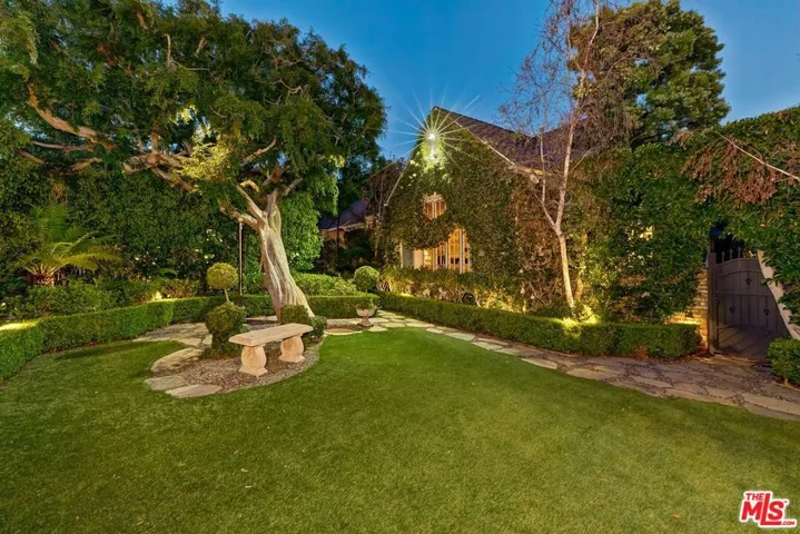 Gated/Hedged Front Yard