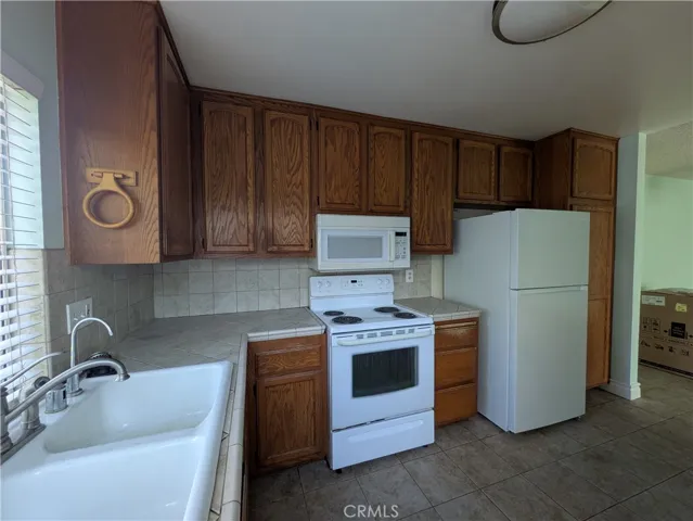 Kitchen - Alt View