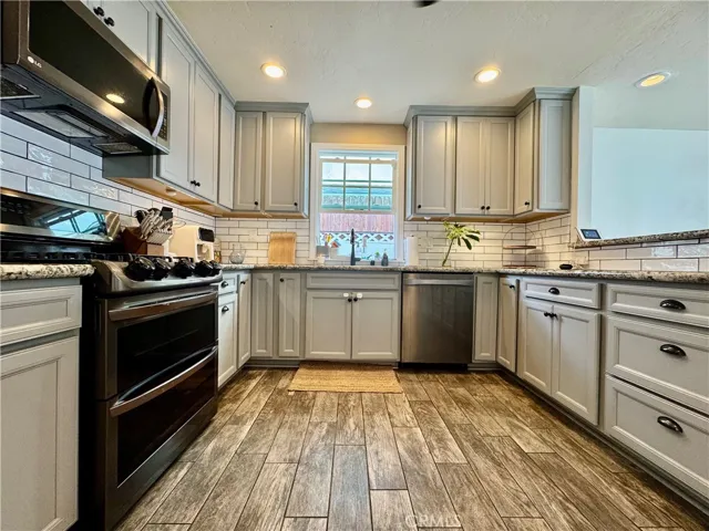 Open concept kitchen upon entry.
