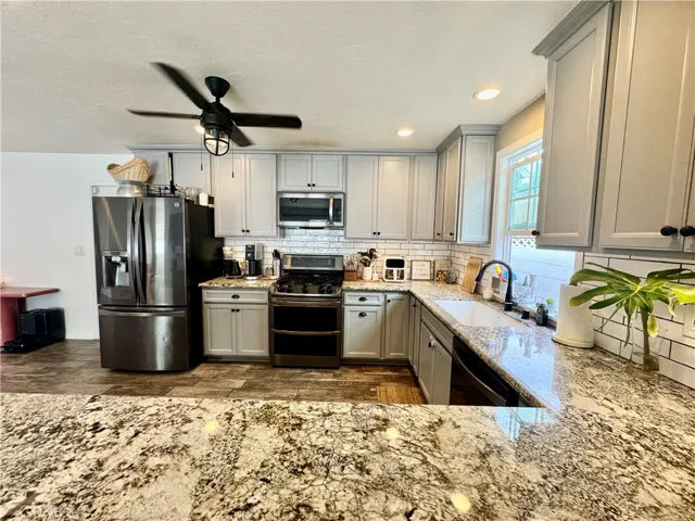 Extra long counter top for congregating.