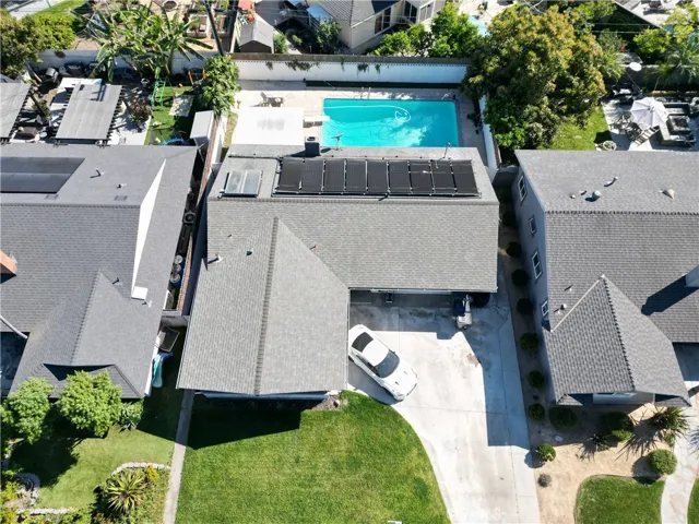 Large 6000 square foot lot!