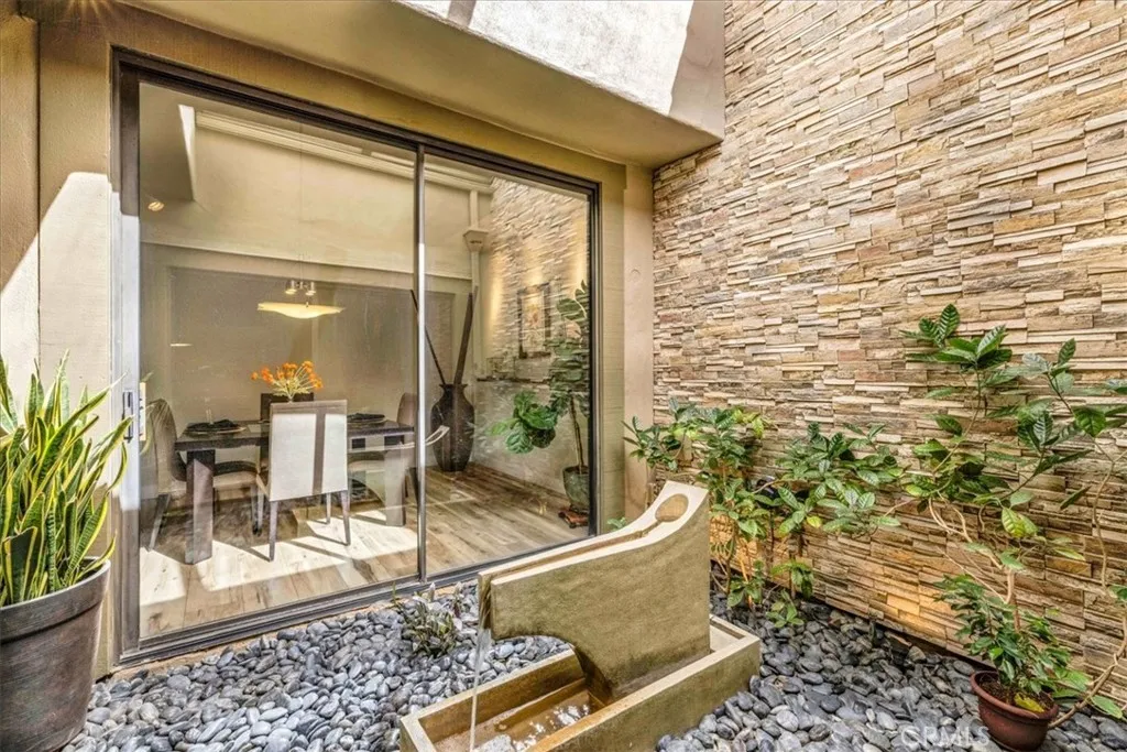 194 Green Mountain Drive, Palm Desert, California 92211 home-pic-16