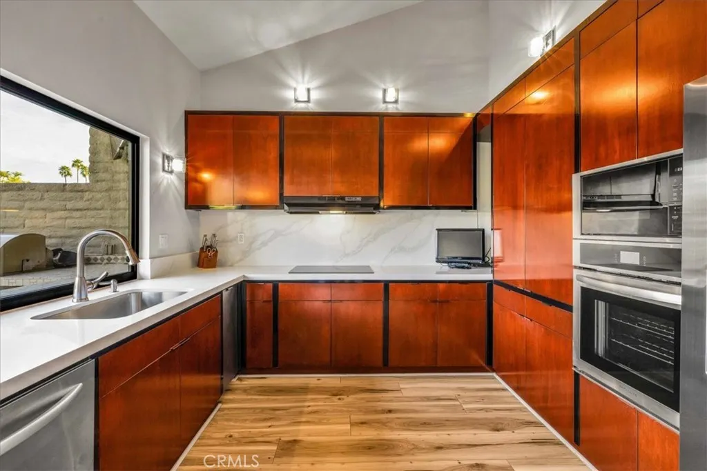 194 Green Mountain Drive, Palm Desert, California 92211 home-pic-10