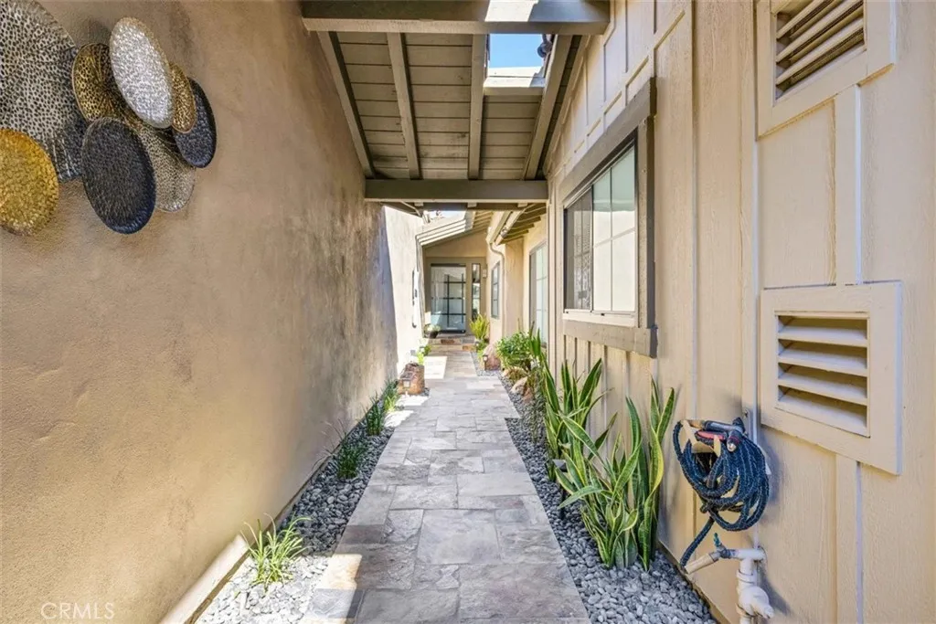 194 Green Mountain Drive, Palm Desert, California 92211 home-pic-4