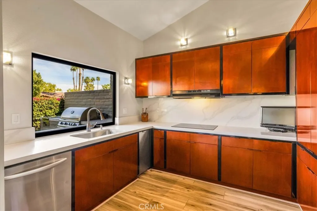 194 Green Mountain Drive, Palm Desert, California 92211 home-pic-11