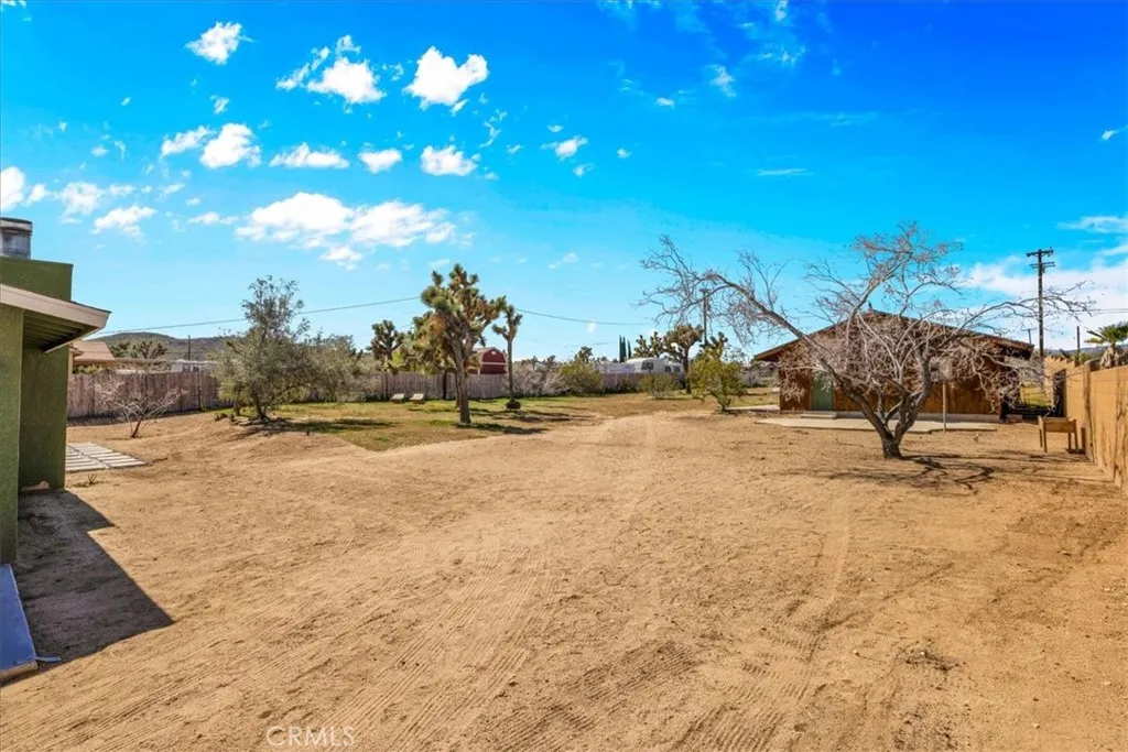4808 Camarilla Avenue, Yucca Valley, California 92284 home-pic-31