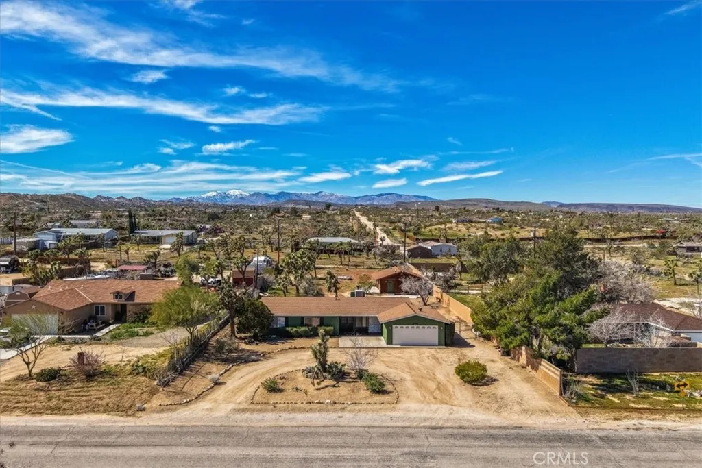 4808 Camarilla Avenue, Yucca Valley, California 92284 home-pic-2