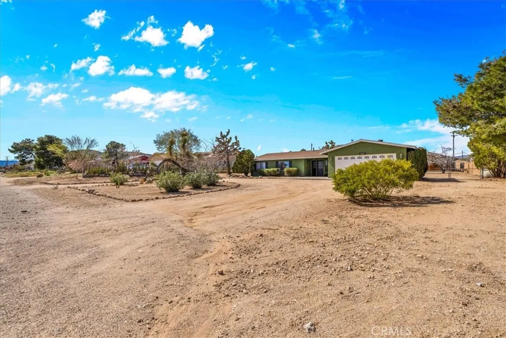 4808 Camarilla Avenue, Yucca Valley, California 92284 home-pic-4