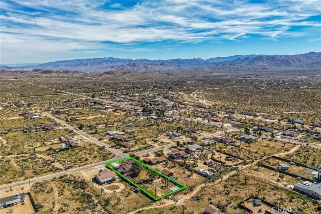 4808 Camarilla Avenue, Yucca Valley, California 92284 home-pic-45