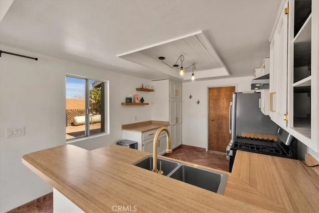 4808 Camarilla Avenue, Yucca Valley, California 92284 home-pic-13