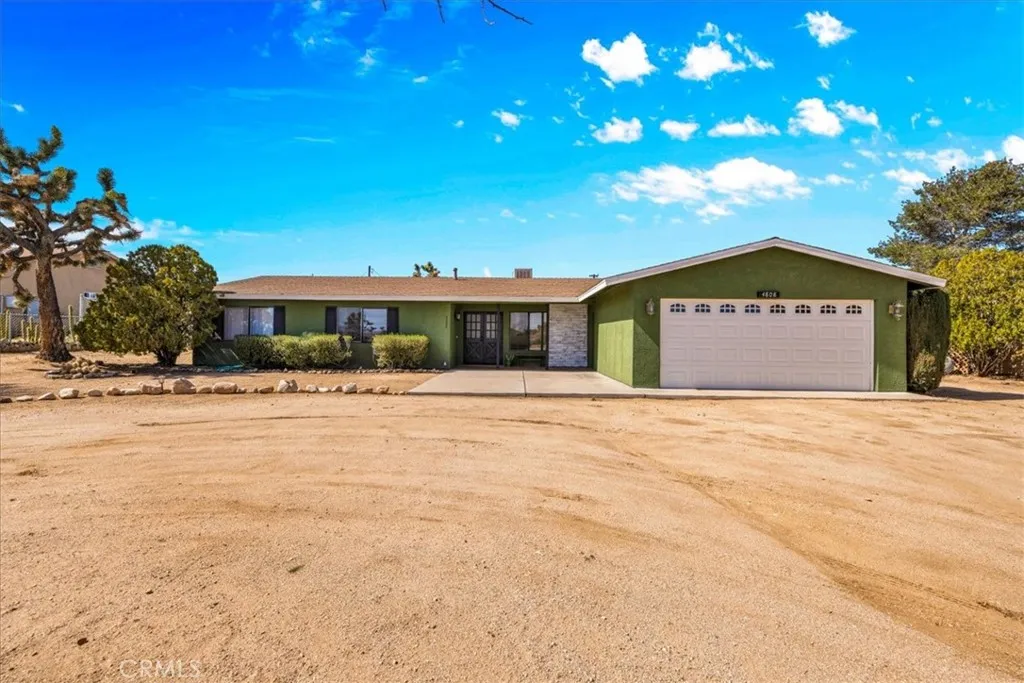 4808 Camarilla Avenue, Yucca Valley, California 92284 home-pic-1