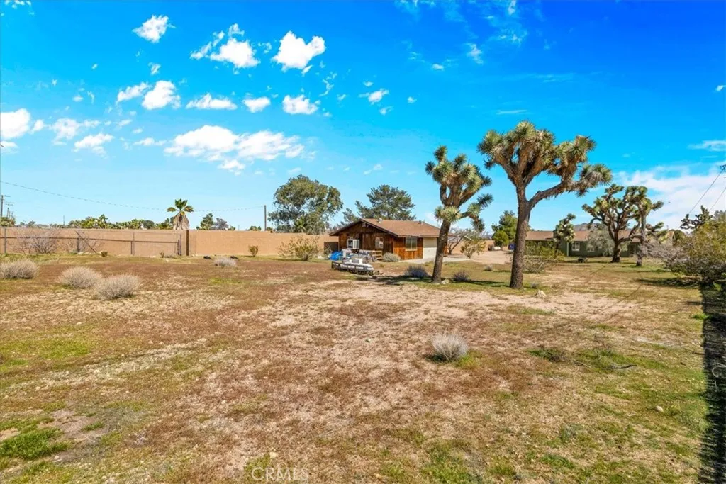 4808 Camarilla Avenue, Yucca Valley, California 92284 home-pic-37