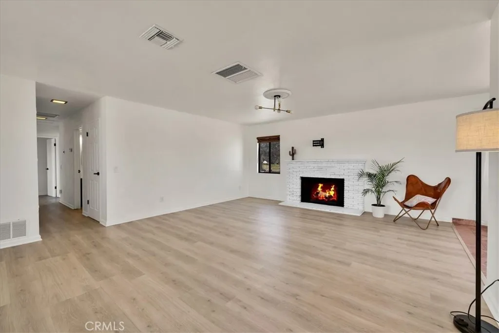 4808 Camarilla Avenue, Yucca Valley, California 92284 home-pic-10