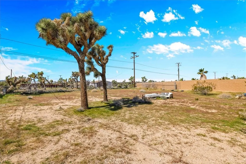 4808 Camarilla Avenue, Yucca Valley, California 92284 home-pic-36