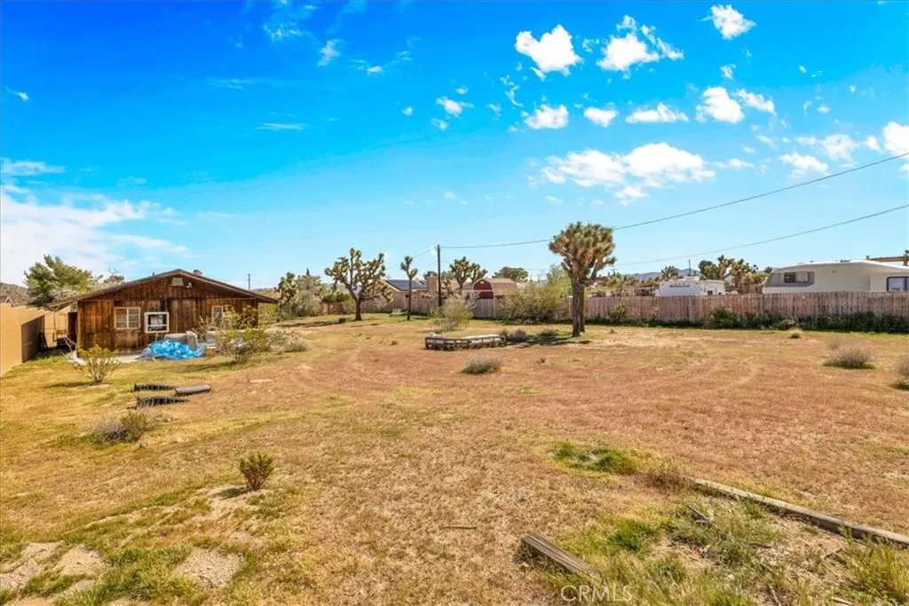 4808 Camarilla Avenue, Yucca Valley, California 92284 home-pic-38