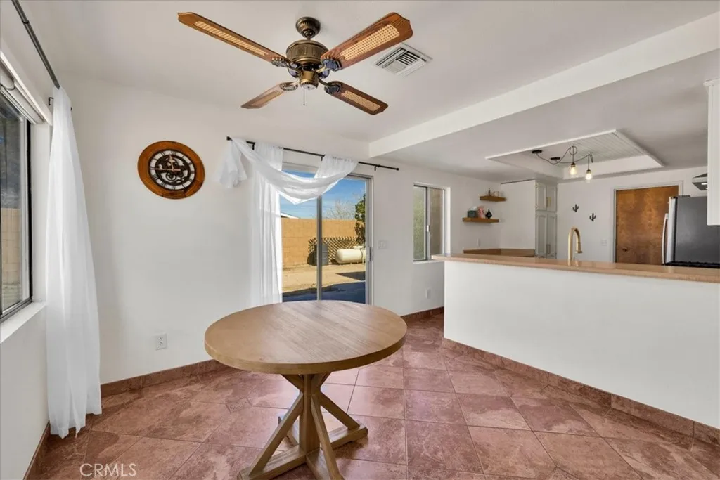 4808 Camarilla Avenue, Yucca Valley, California 92284 home-pic-12