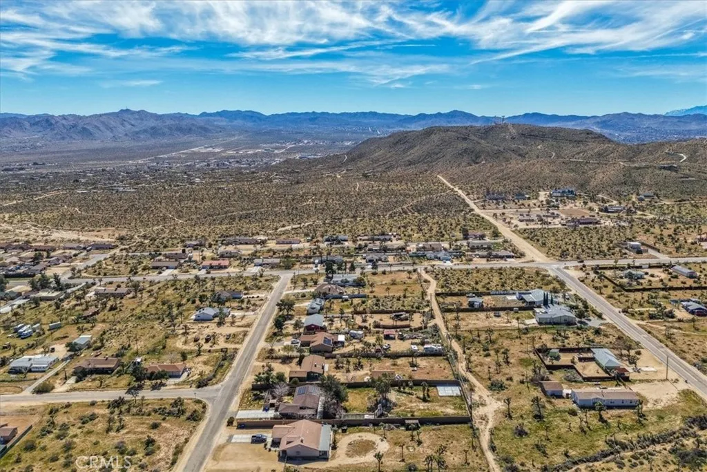 4808 Camarilla Avenue, Yucca Valley, California 92284 home-pic-46