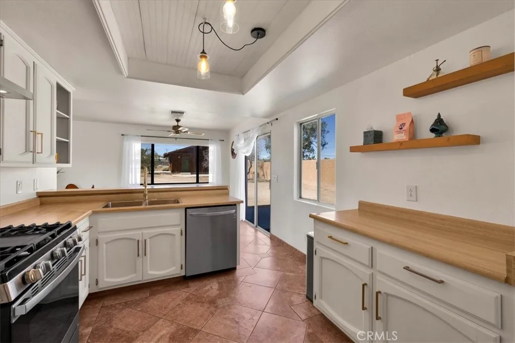 4808 Camarilla Avenue, Yucca Valley, California 92284 home-pic-16