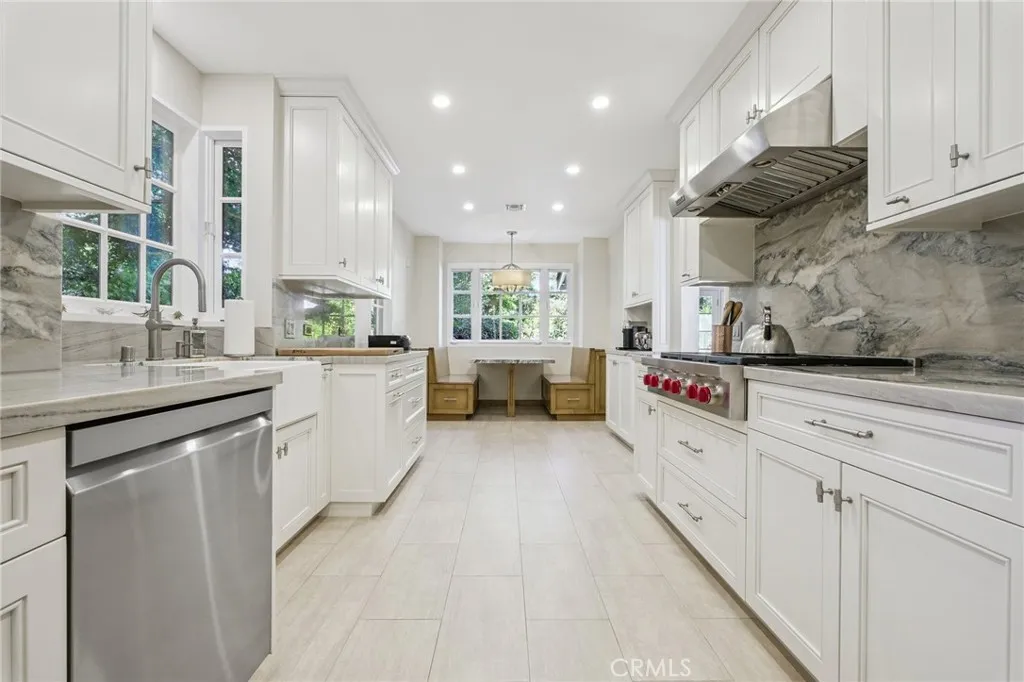 15815 Castlewoods Drive, Sherman Oaks, California 91403 home-pic-15