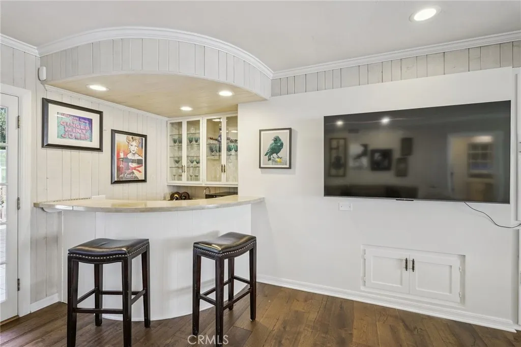 15815 Castlewoods Drive, Sherman Oaks, California 91403 home-pic-10