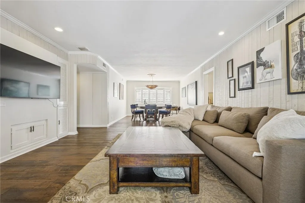 15815 Castlewoods Drive, Sherman Oaks, California 91403 home-pic-9