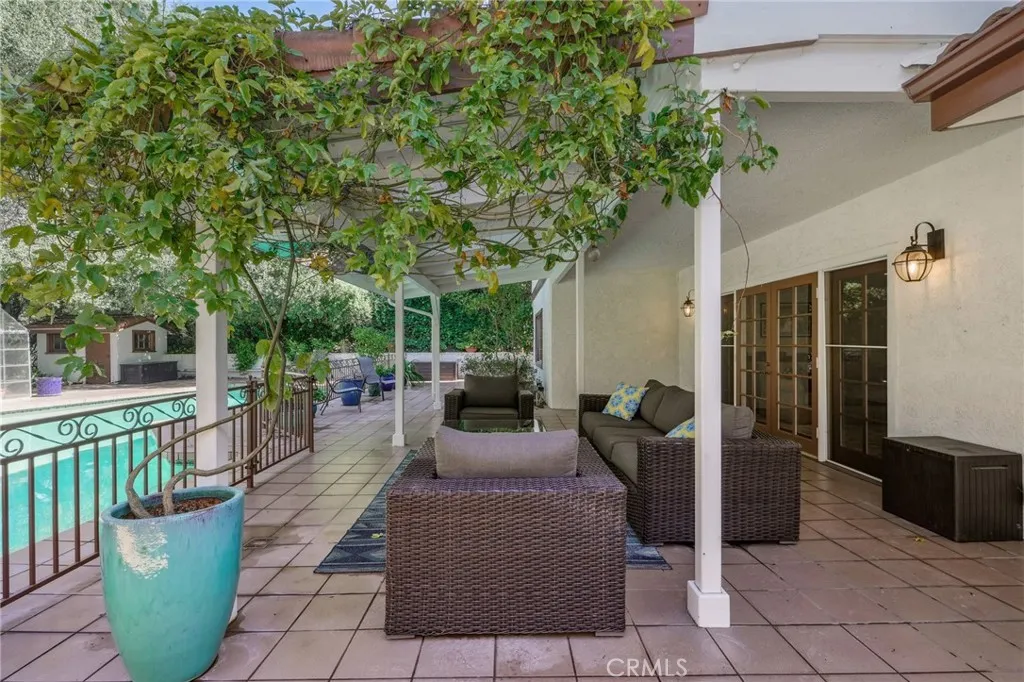 15815 Castlewoods Drive, Sherman Oaks, California 91403 home-pic-35