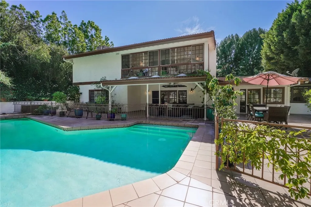 15815 Castlewoods Drive, Sherman Oaks, California 91403 home-pic-37
