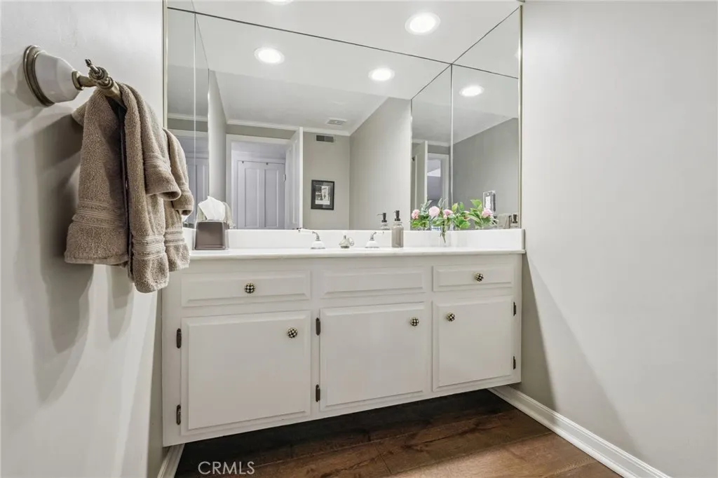15815 Castlewoods Drive, Sherman Oaks, California 91403 home-pic-32