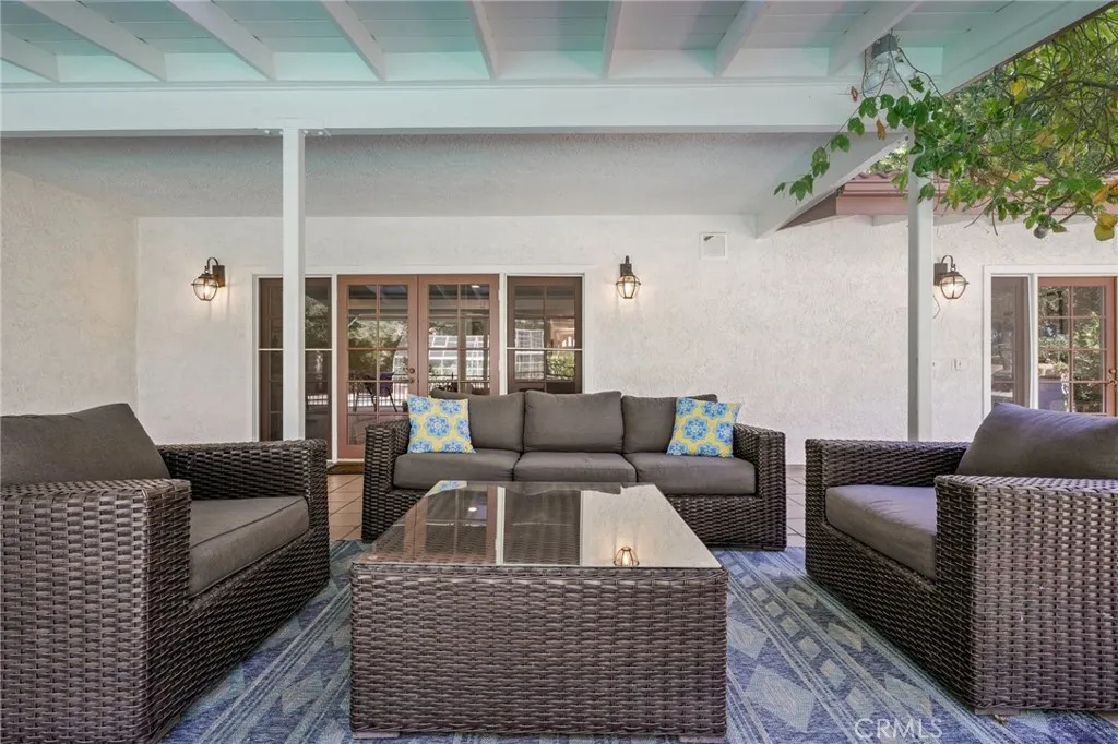 15815 Castlewoods Drive, Sherman Oaks, California 91403 home-pic-36