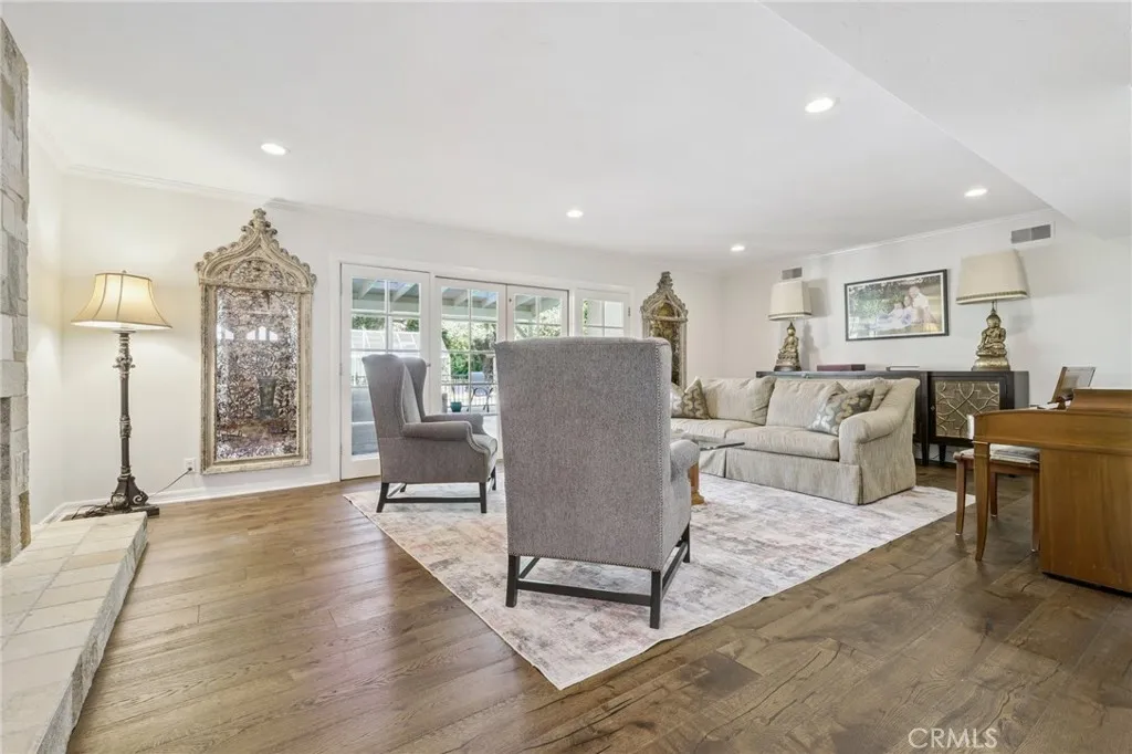 15815 Castlewoods Drive, Sherman Oaks, California 91403 home-pic-4