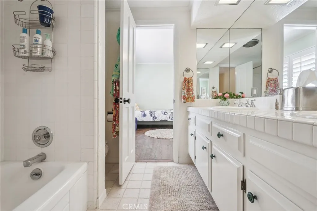 15815 Castlewoods Drive, Sherman Oaks, California 91403 home-pic-29