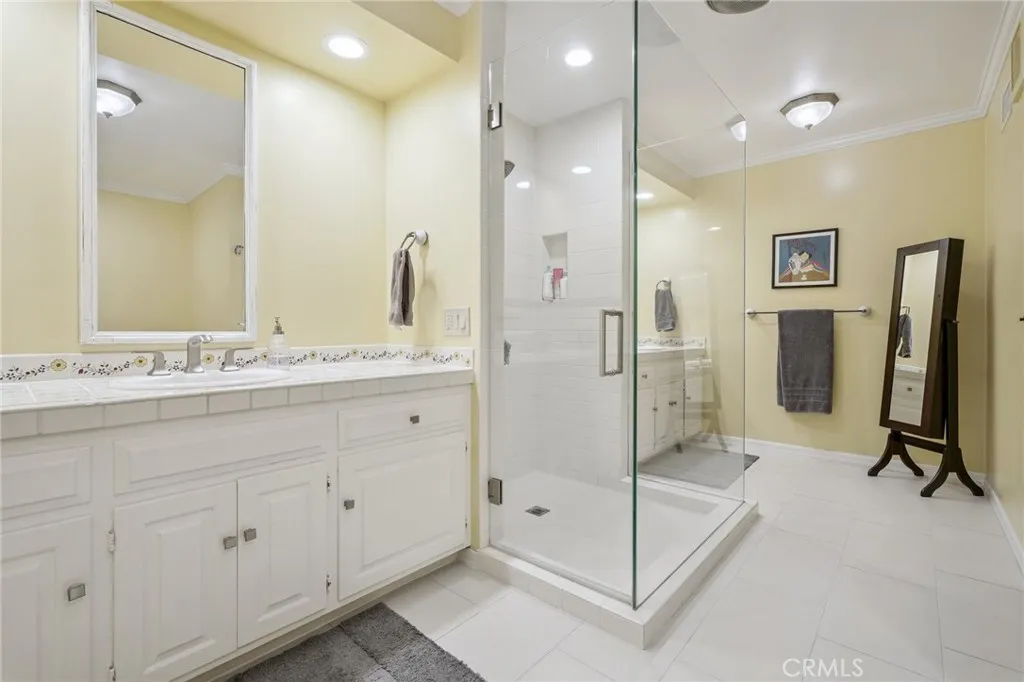 15815 Castlewoods Drive, Sherman Oaks, California 91403 home-pic-24