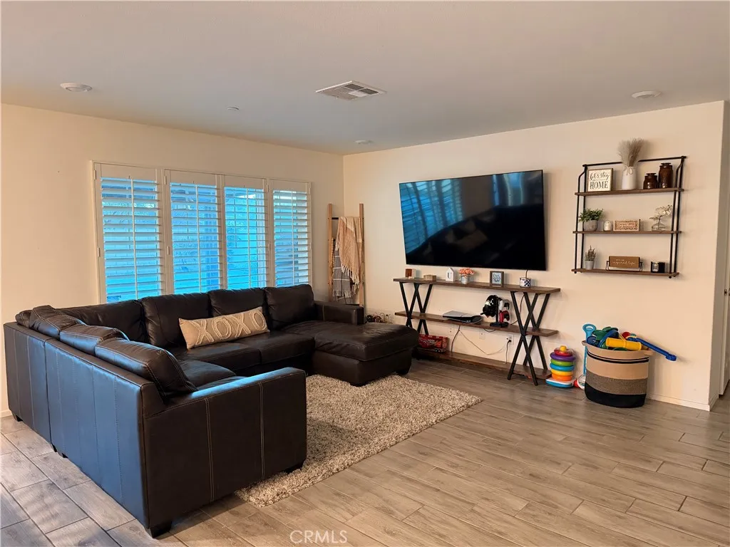 28481 Pear Blossom, Moreno Valley, California 92555 home-pic-3